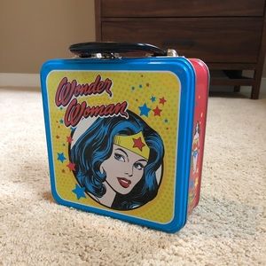 Wonder Woman tin lunchbox
